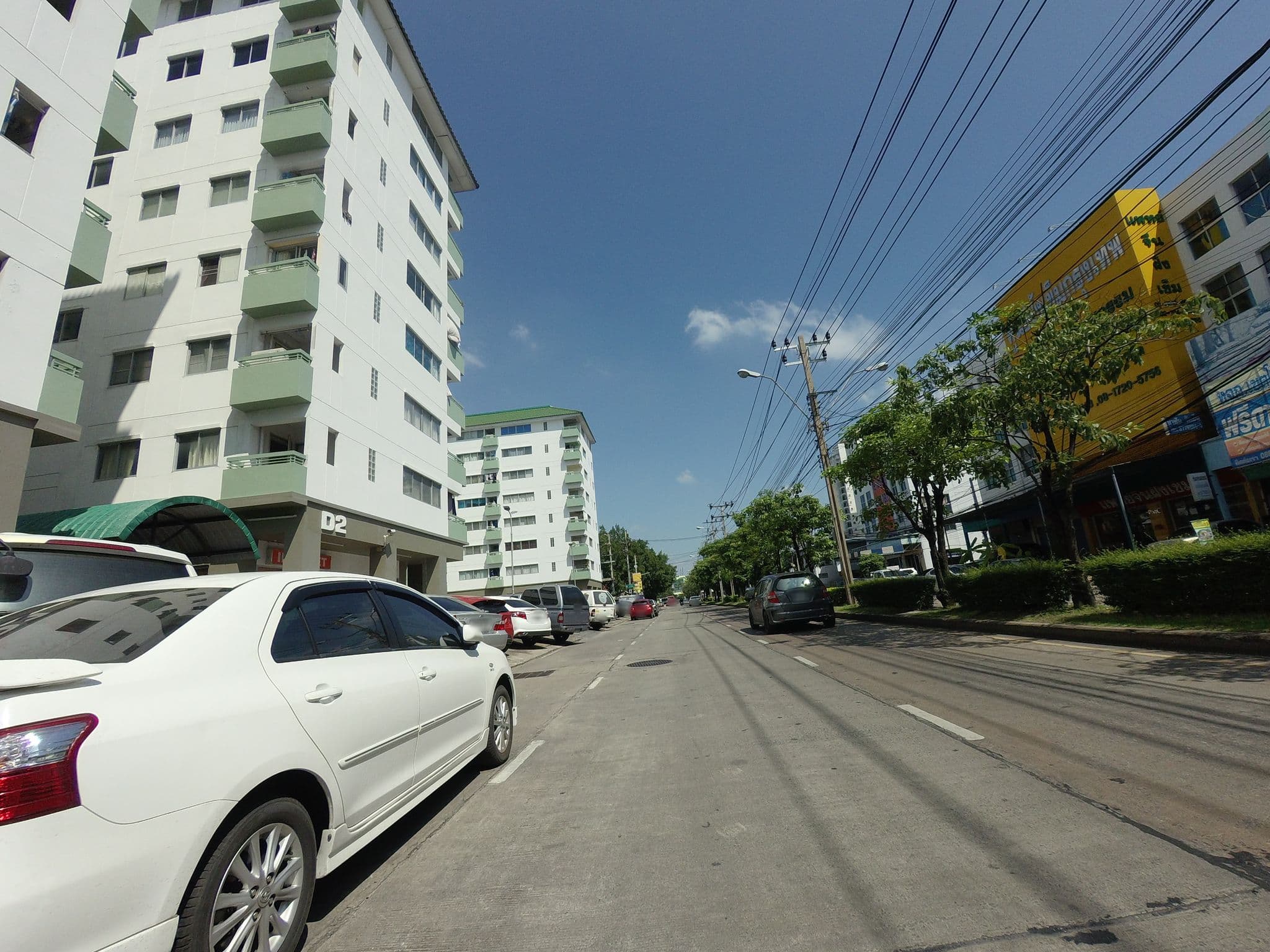 Street view near OYO 550 Happyland Guesthouse, Khlong Chan — © mishari (CC BY-SA · Mapillary)