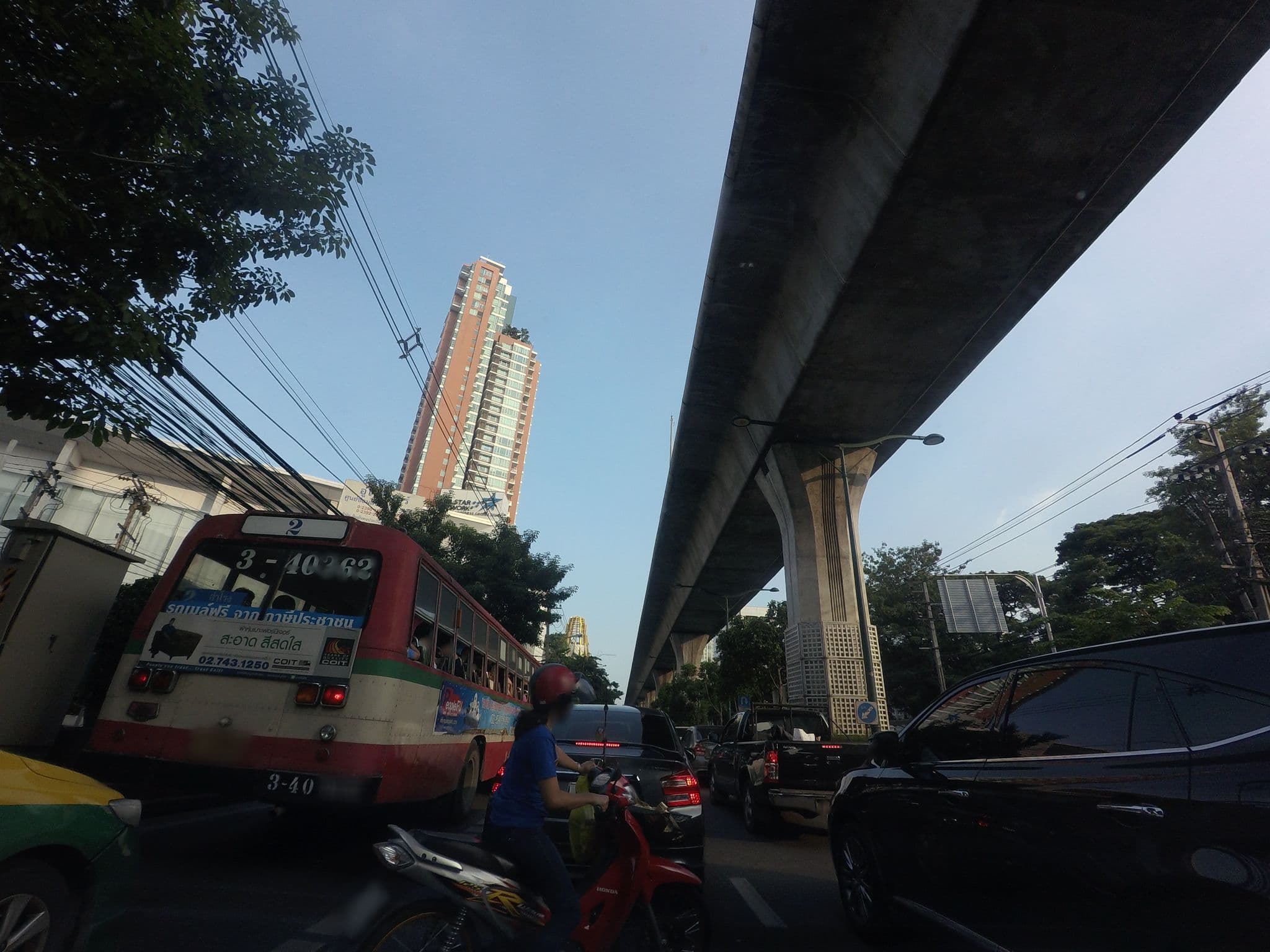 Street view near Ascott Thonglor Bangkok, Watthana — © mishari (CC BY-SA · Mapillary)