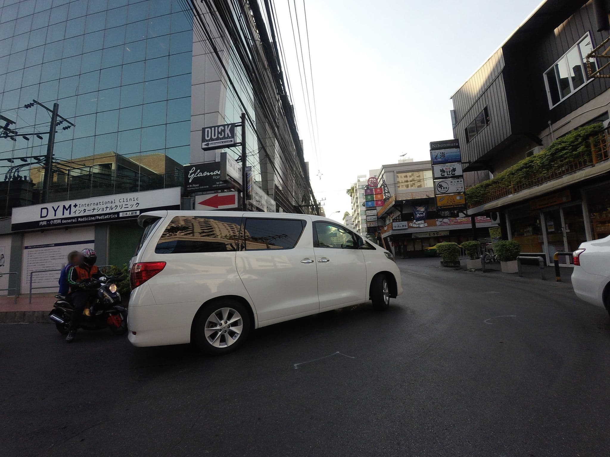 Street view near Snooze Hotel Thonglor Bangkok, Watthana