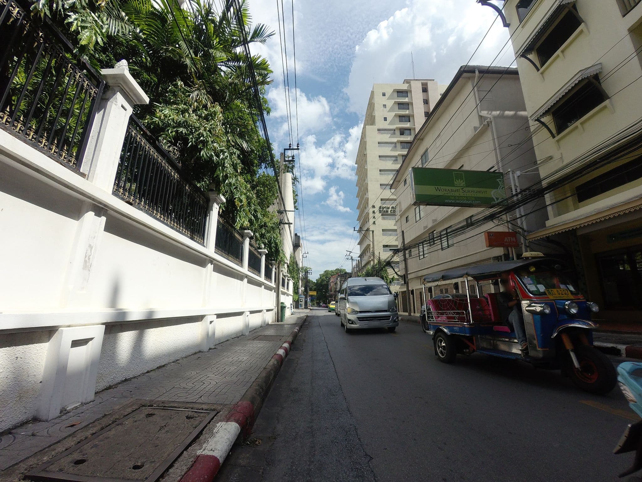Street view near Woraburi Sukhumvit Hotel & Resort, Makkasan