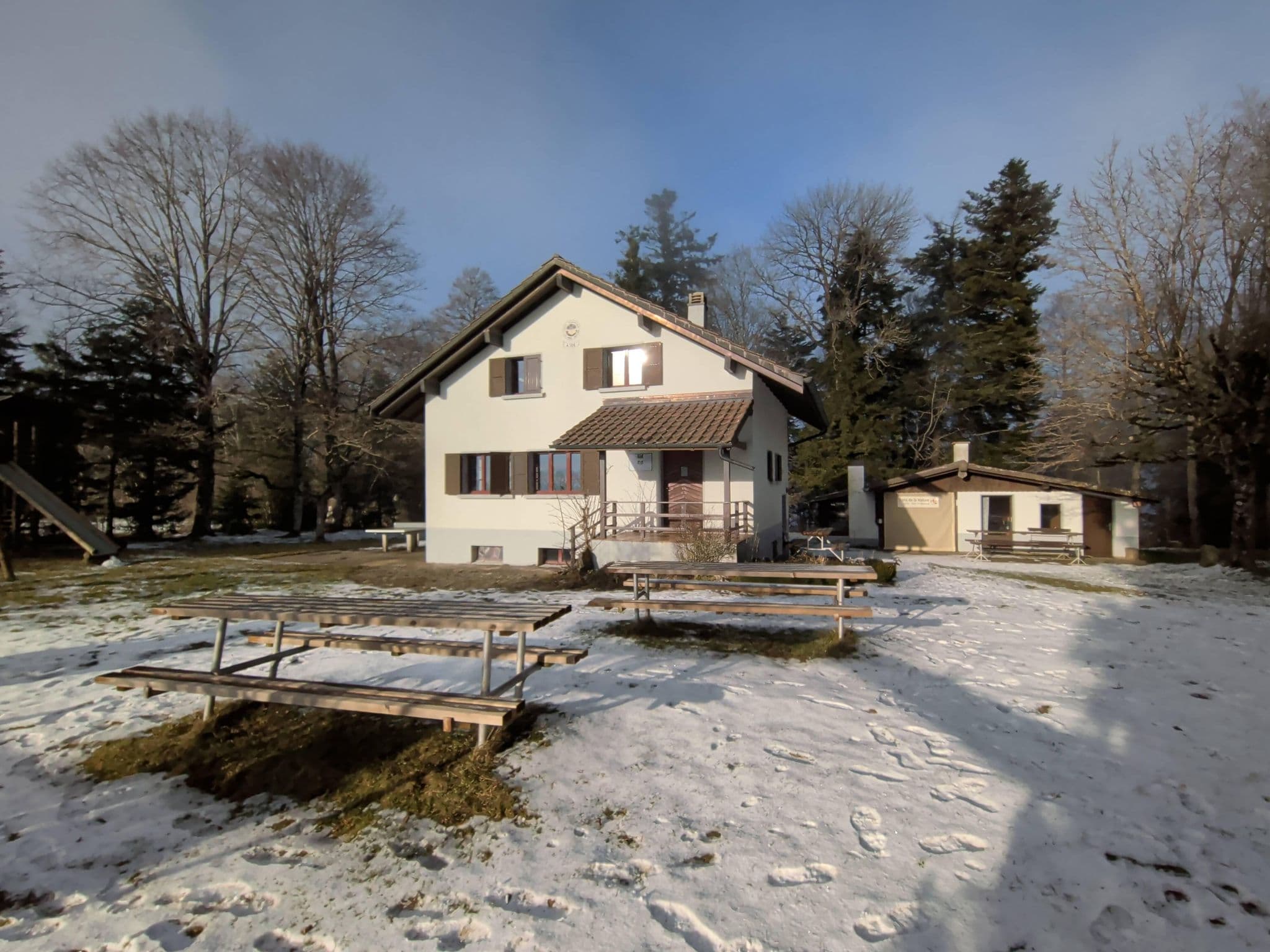 Street view near Chalet des Chainions, Fontenais — © jitsko (CC BY-SA · Mapillary)
