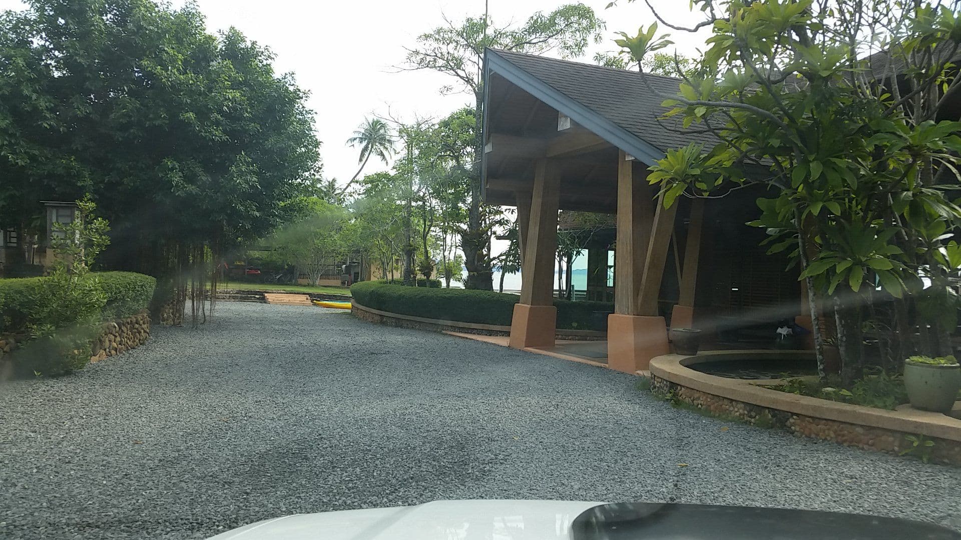 Street view near Parama Koh Chang, Ko Chang Tai — © roadroid (CC BY-SA · Mapillary)