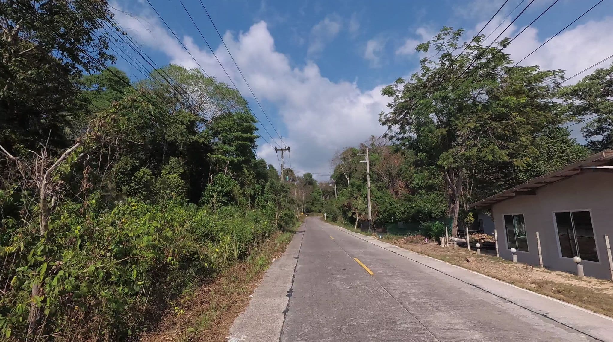 Street view near Janzo House, Ko Kood