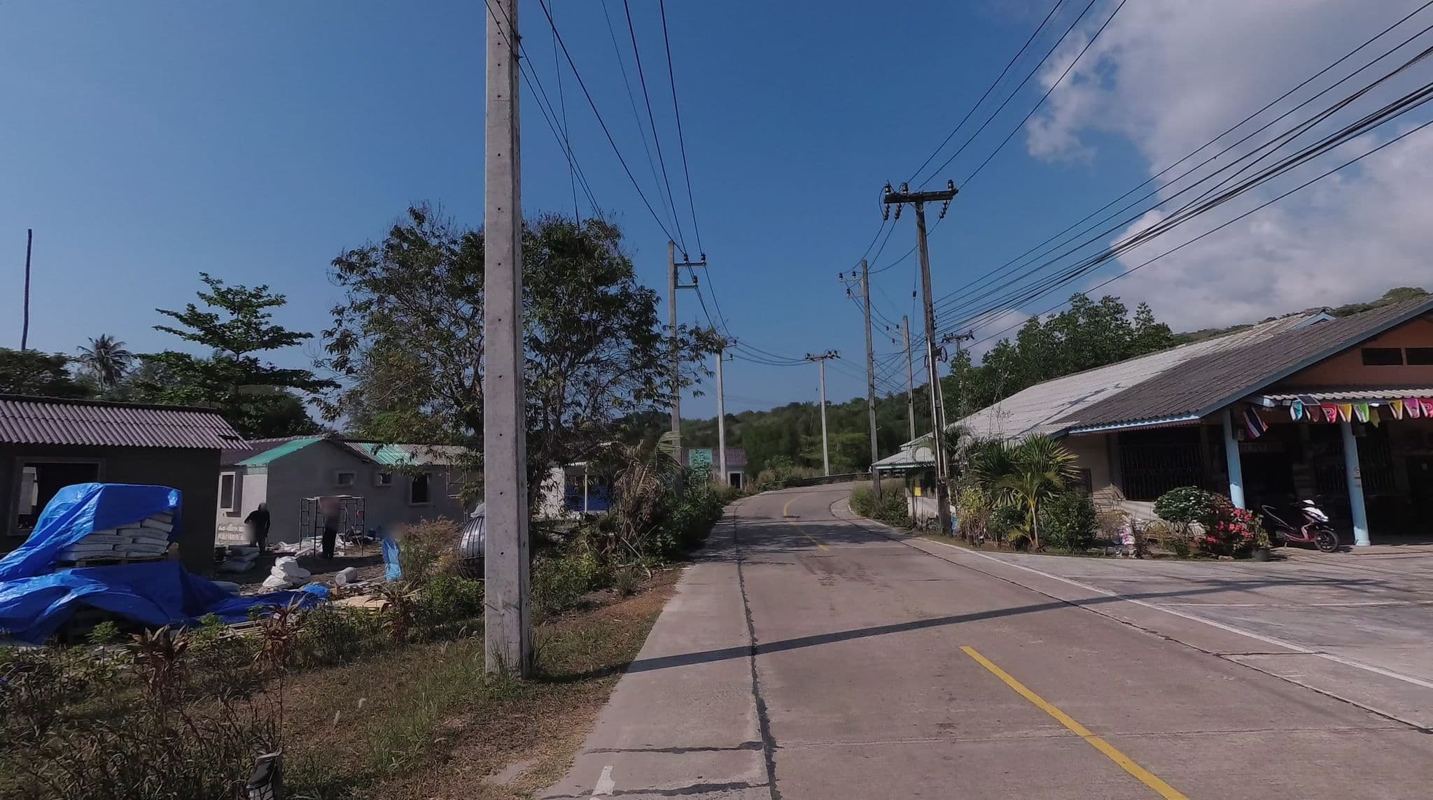 Street view near Mark House Bungalow, Ko Kood