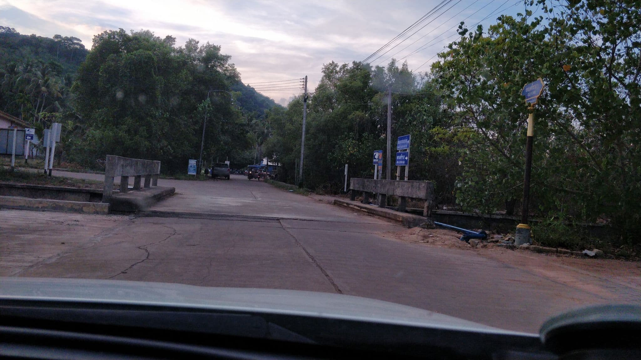 Street view near Tonmai Suites, Ko Lanta, Ko Lanta — © datpeter (CC BY-SA · Mapillary)
