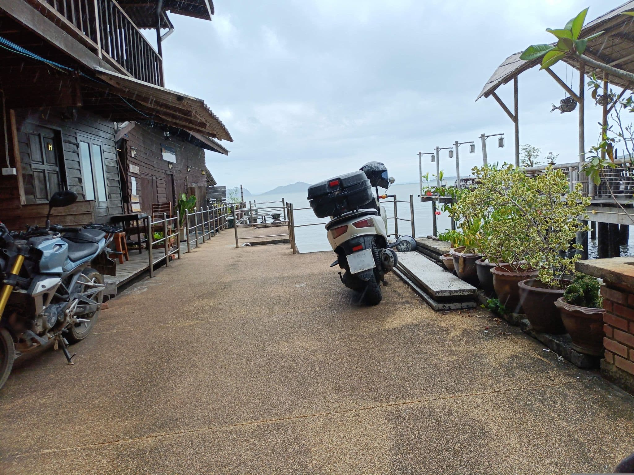Street view near Mango House Seafront Villas and Suites, Ko Lanta — © skillsy (CC BY-SA · Mapillary)