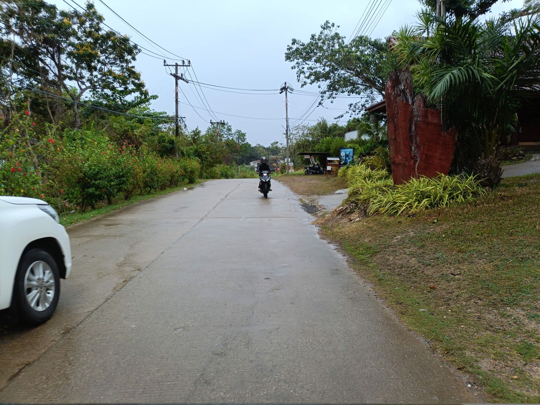 Street view near Puteri Lanta Family Villas, Ko Lanta — © skillsy (CC BY-SA · Mapillary)