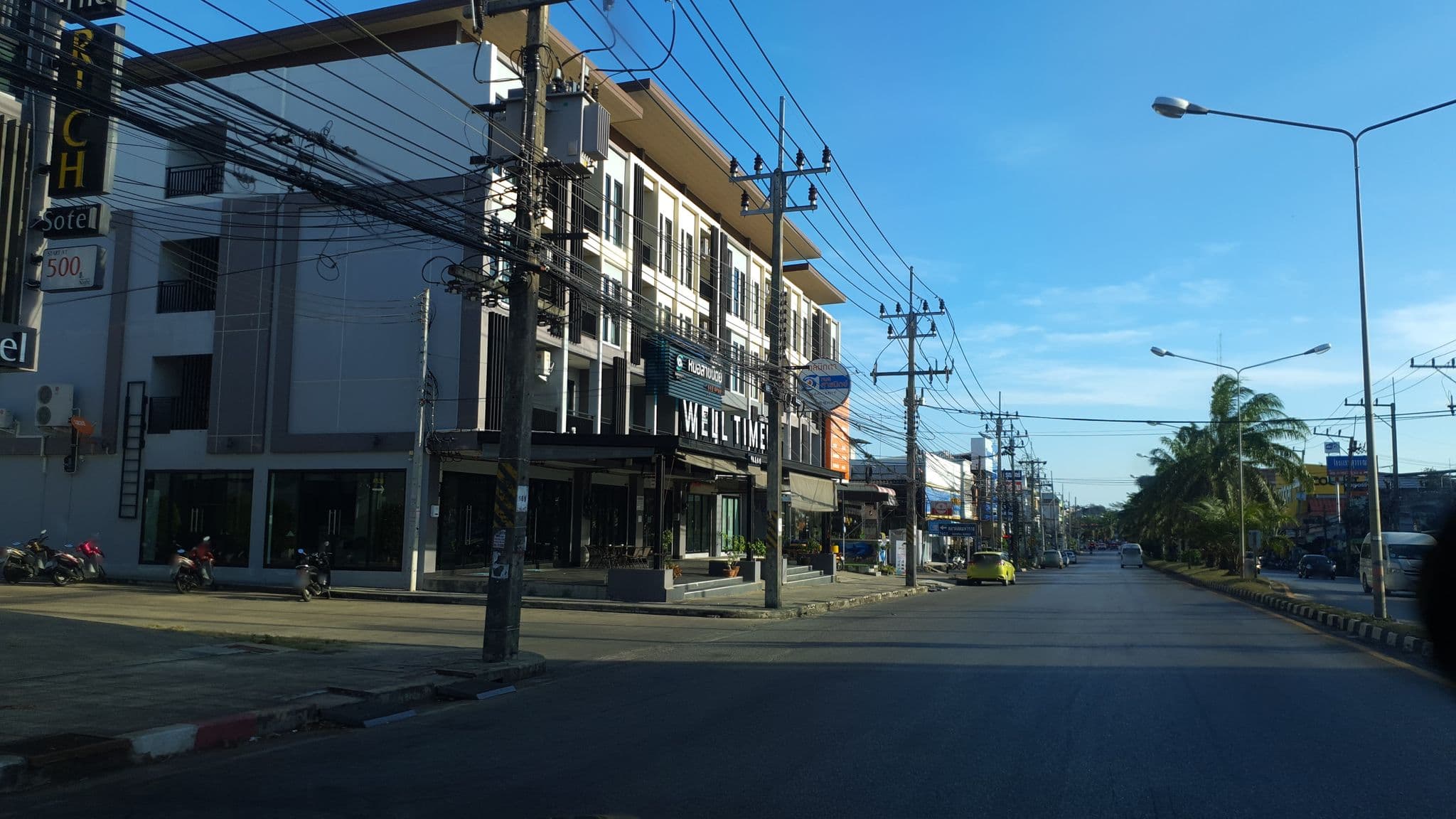 Street view near Krabi Phetpailin Hotel, Krabi