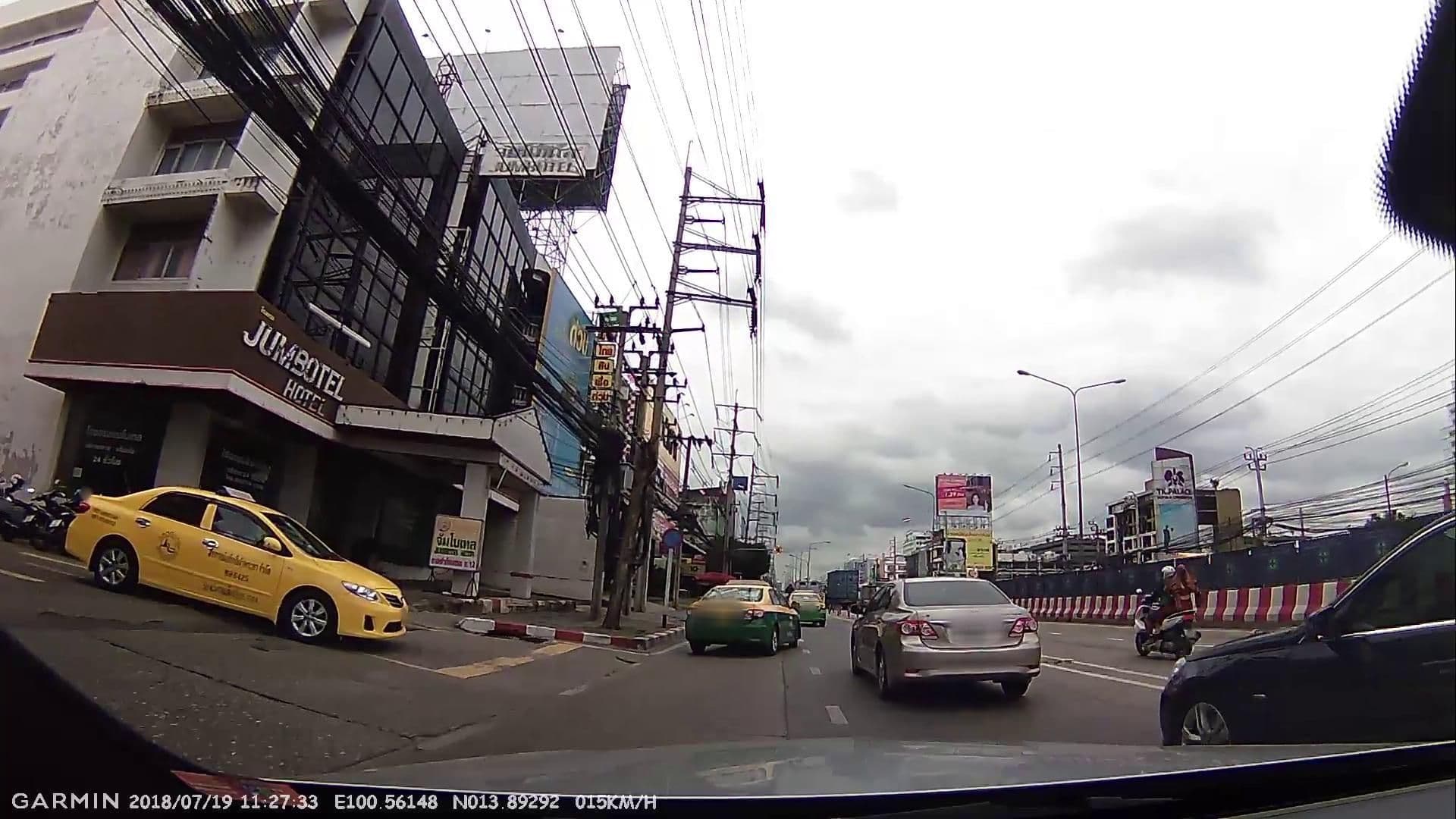 Street view near Jumbotel Hotel, Lak Si — © cchingch (CC BY-SA · Mapillary)