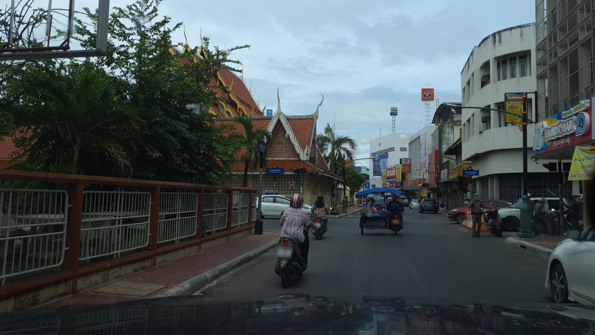Street view near Sri Sangar Hotel, Lampang — © jrcarlsen (CC BY-SA · Mapillary)