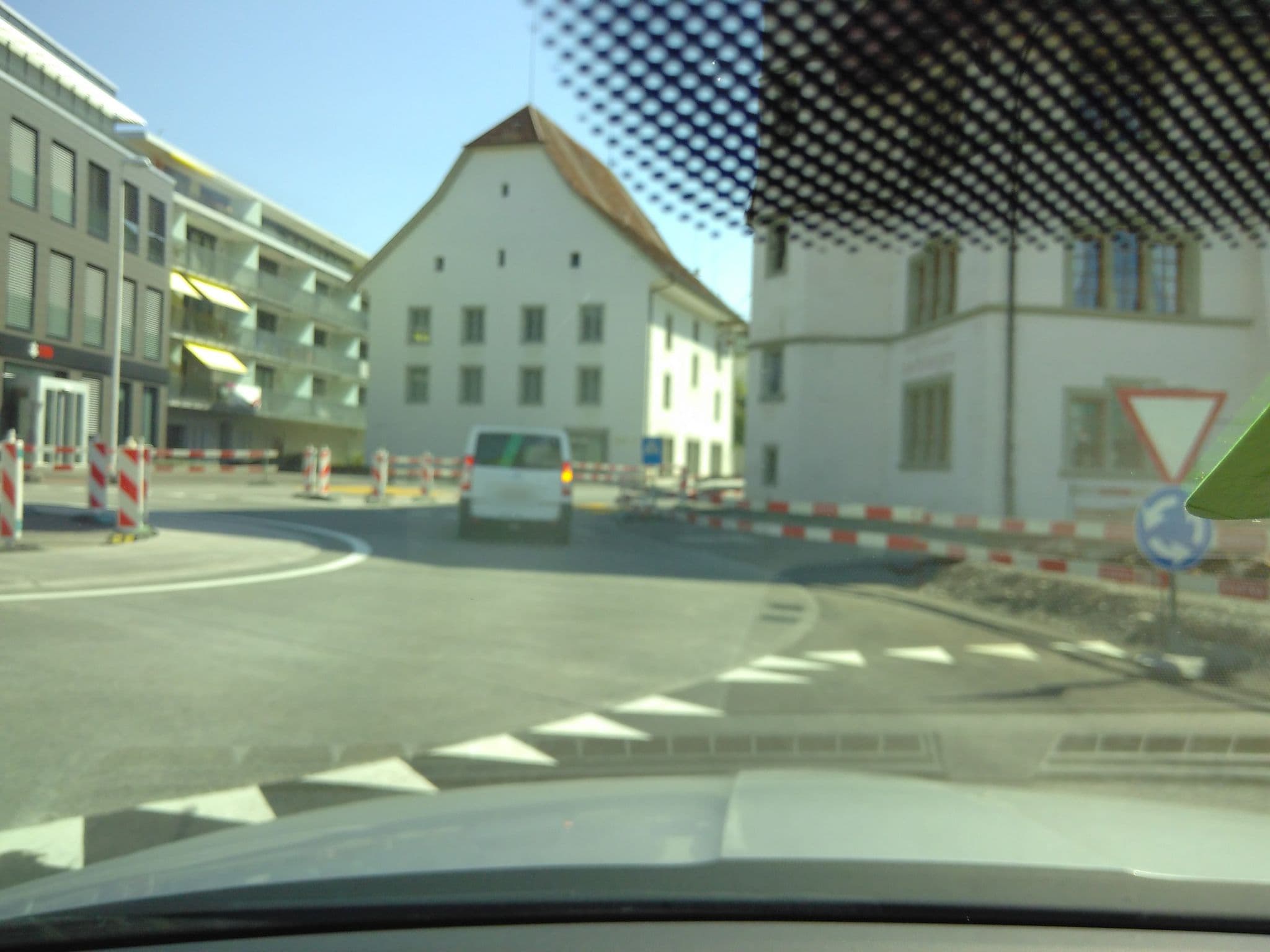 Street view near Zum Schneggen, Menziken — © strassenfeger (CC BY-SA · Mapillary)