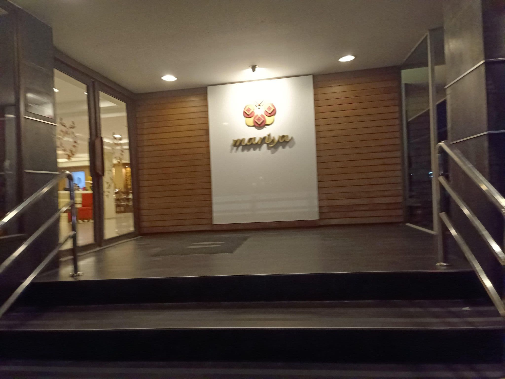 Street view near Grand Pinnacle Hotel, Lat Krabang — © ThailandCambodia (CC BY-SA · Mapillary)