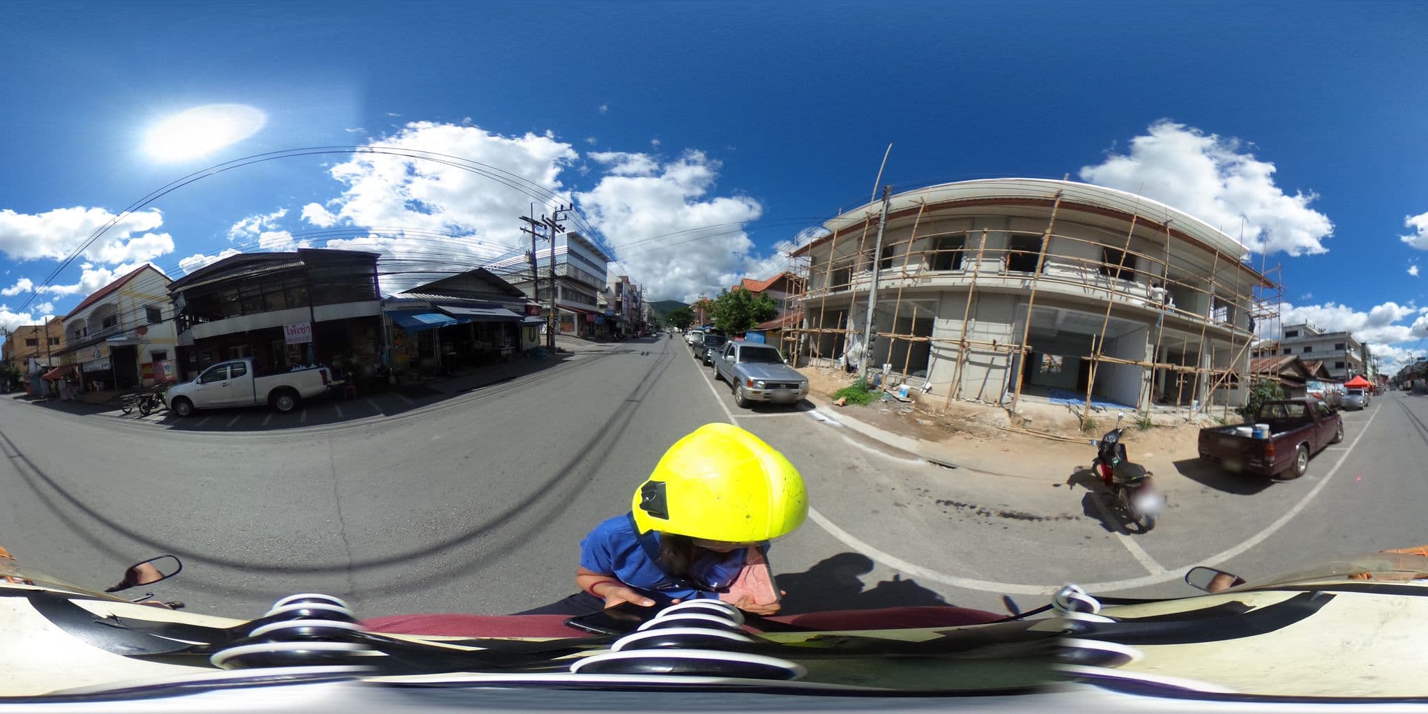 Street view near Mit Lan Na Hotel, Mae Chan — © maricarrabonza (CC BY-SA · Mapillary)