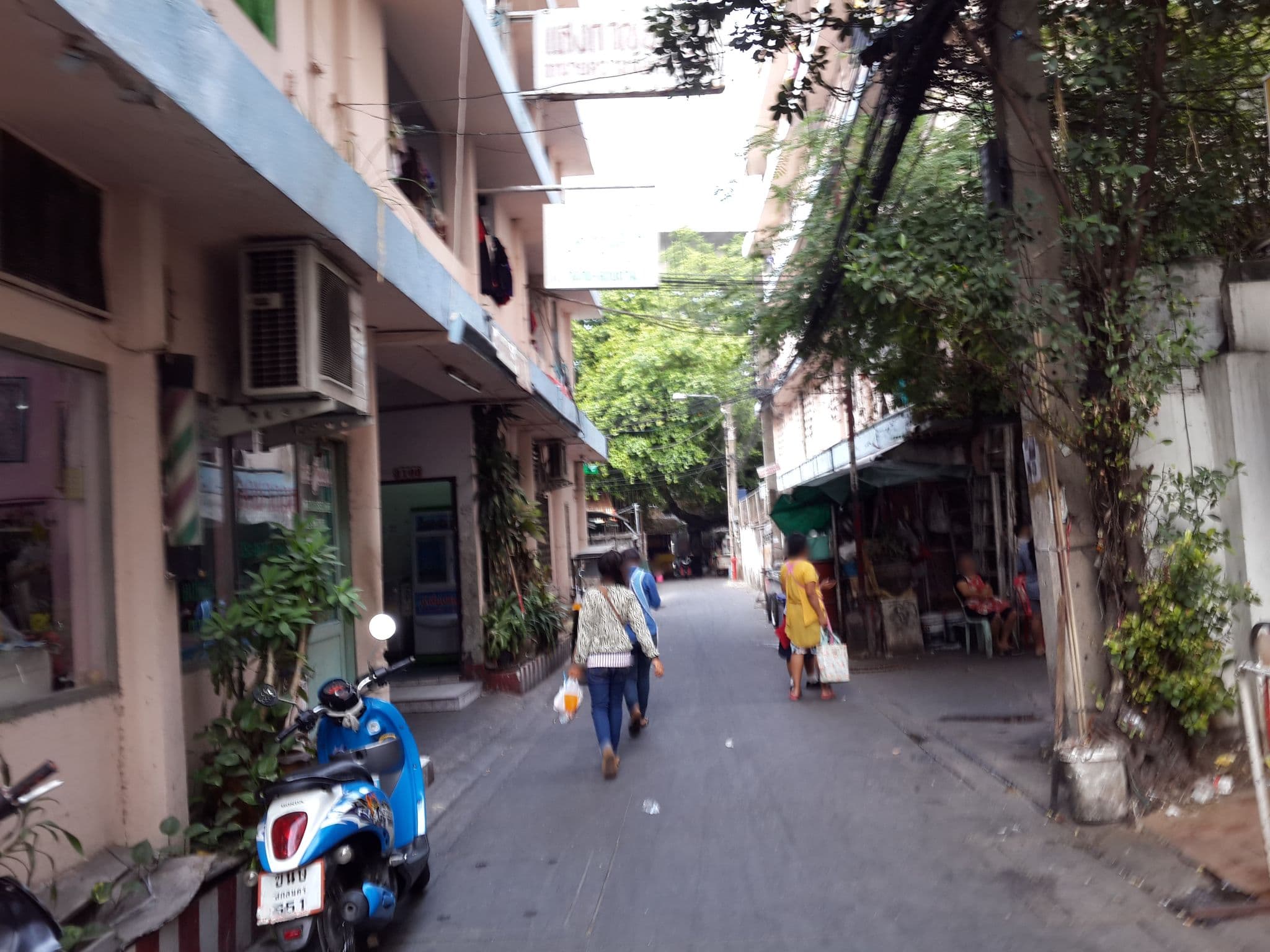 Street view near Grand Alpine Hotel, Makkasan