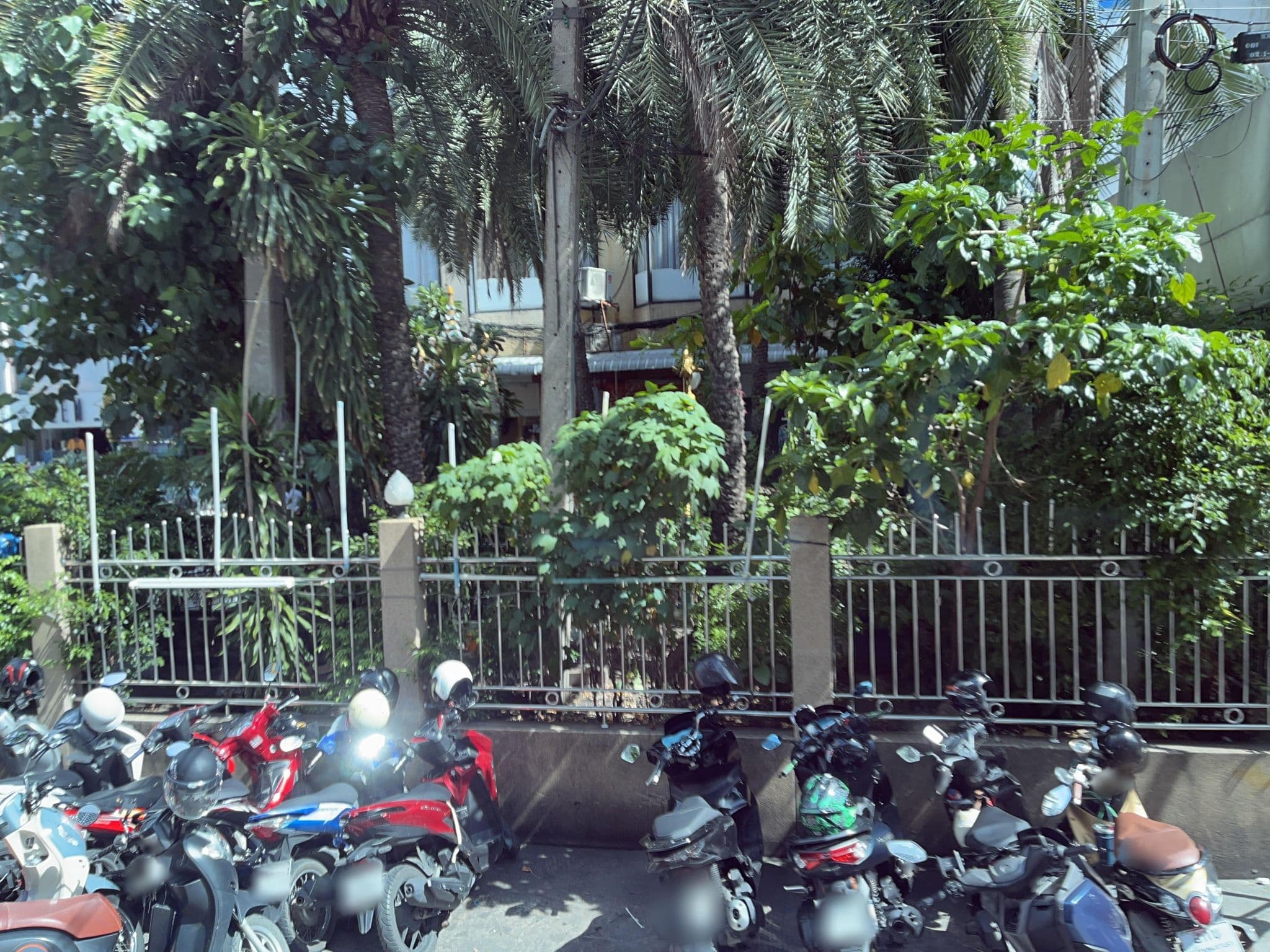 Street view near The Boutique Place, Makkasan
