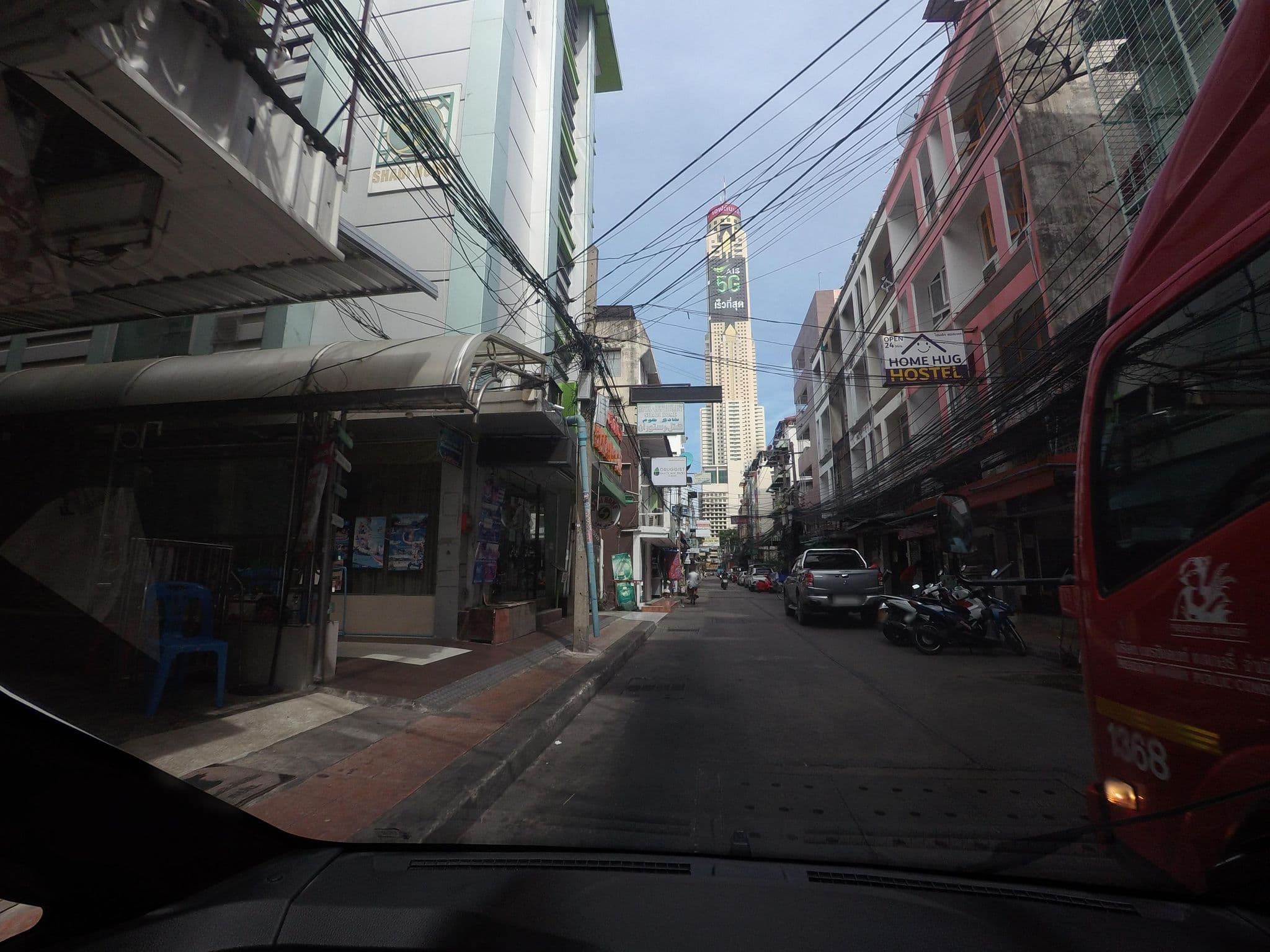 Street view near VC VISITING HOTEL AND RESORT, Makkasan — © mishari (CC BY-SA · Mapillary)