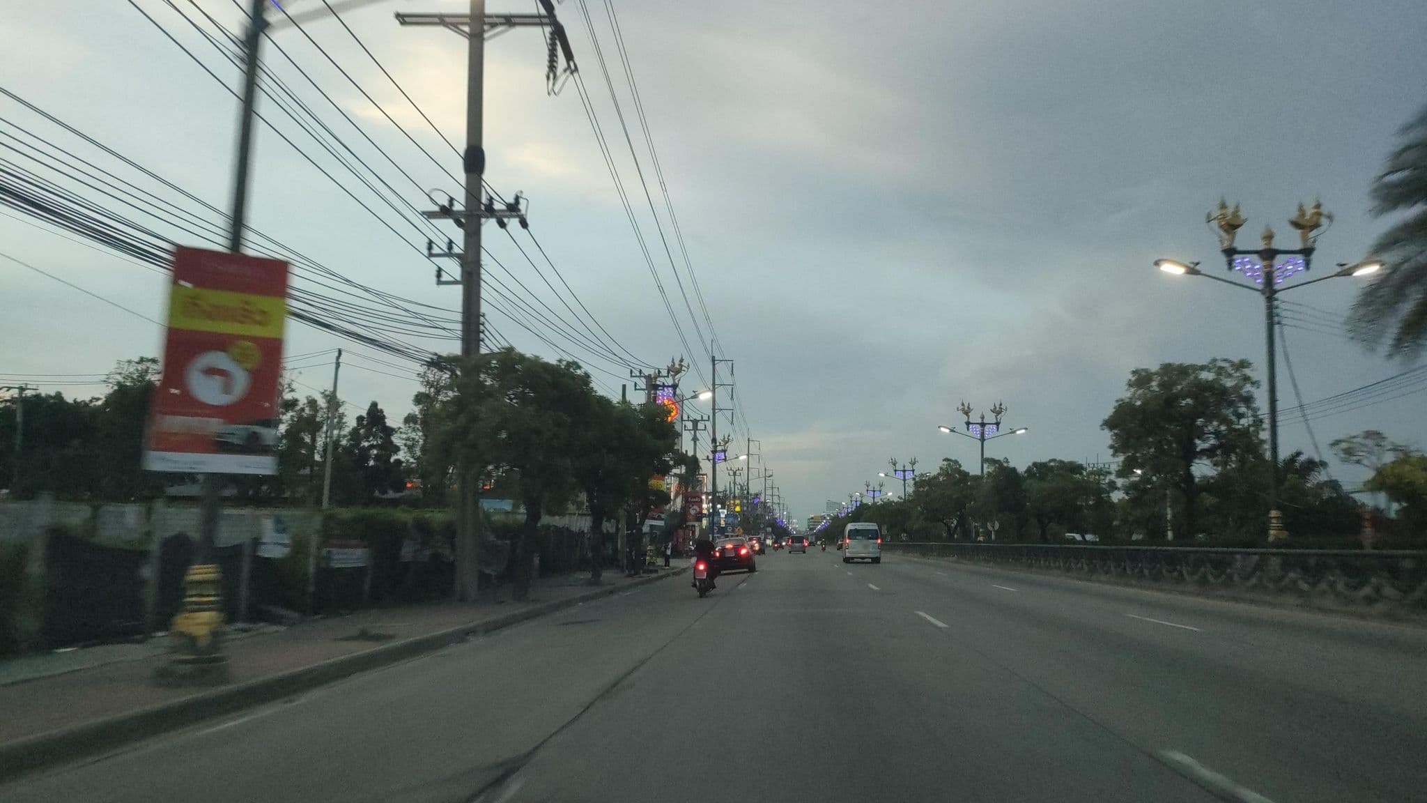 Street view near OYO 1116 White Inn Hotel, Muban Thep Thani — © koki2529 (CC BY-SA · Mapillary)