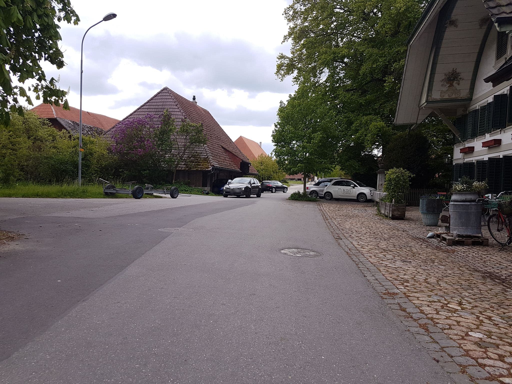 Street view near Kulturhof Weyeneth, Leuzigen — © changchun1 (CC BY-SA · Mapillary)