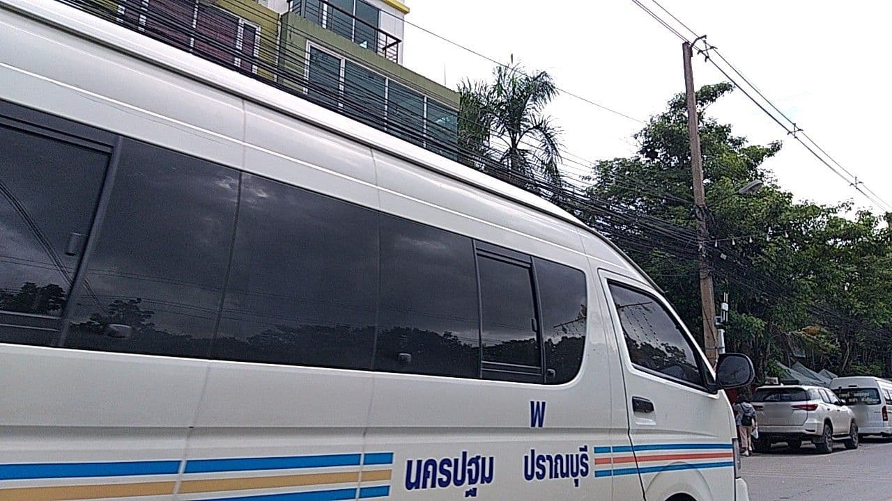 Street view near สมอลล์วิลล์ SmallVille Hotel, Nakhon Pathom — © ozflor (CC BY-SA · Mapillary)