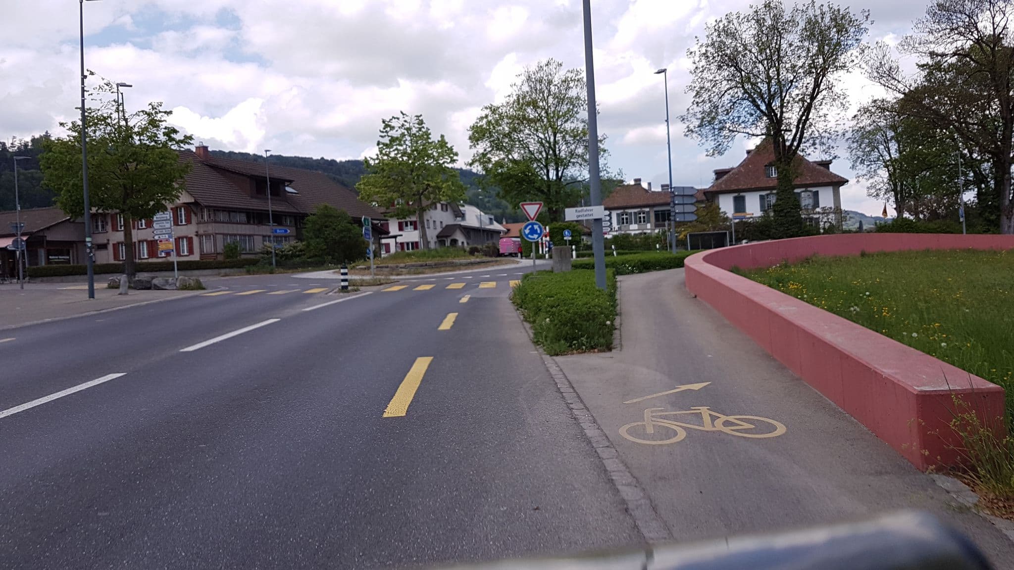 Street view near Landgasthof zur Linde, Belp — © trac71 (CC BY-SA · Mapillary)