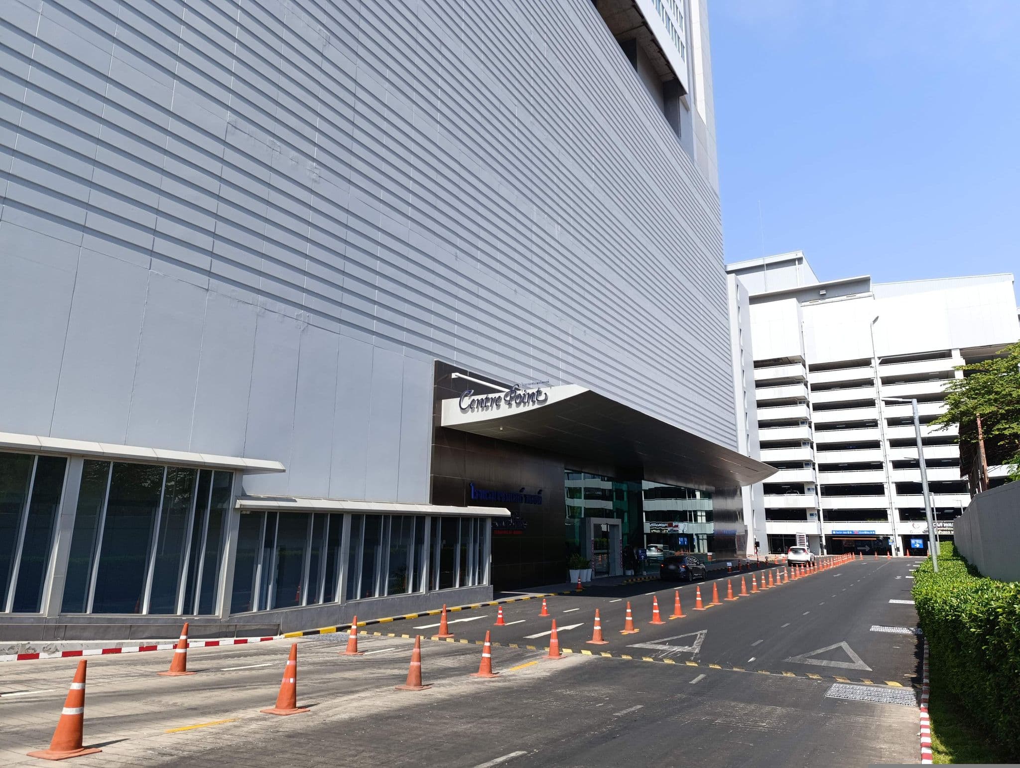 Street view near Centre Point Hotel Terminal 21 Korat, Nakhon Ratchasima — © jerol (CC BY-SA · Mapillary)