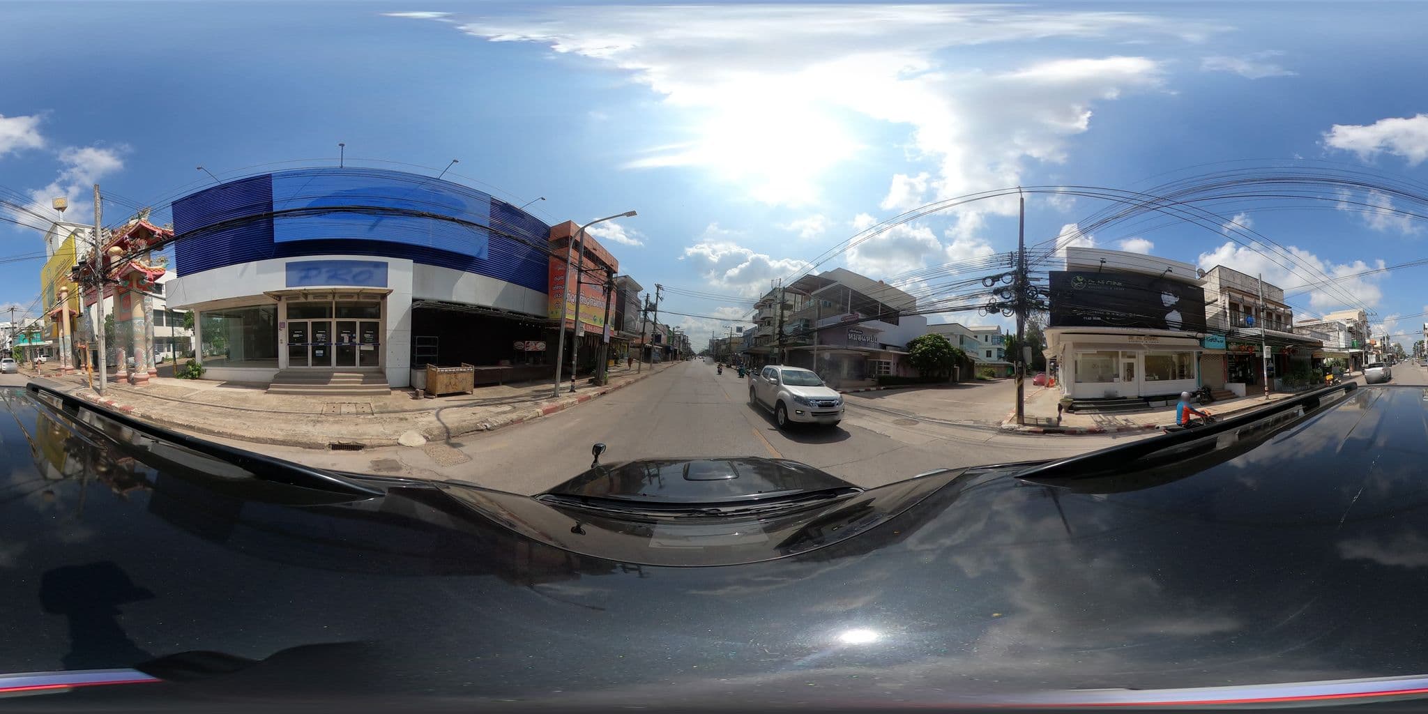 Street view near โรงแรมสันติสุขธานี 1995, Nong Khai — © nuttawutbunta (CC BY-SA · Mapillary)