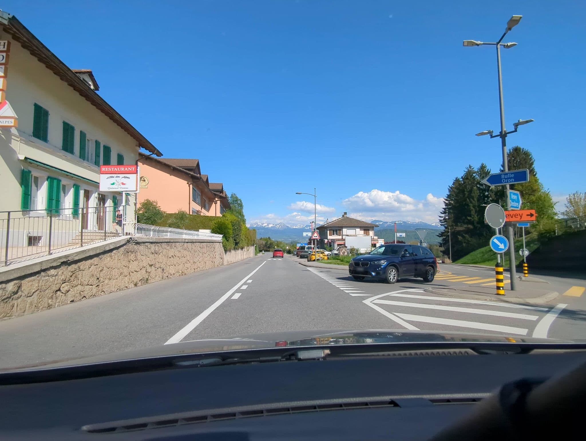 Street view near Hôtel des Alpes (Les 3 frères), Savigny — © Jeankowkow (CC BY-SA · Mapillary)