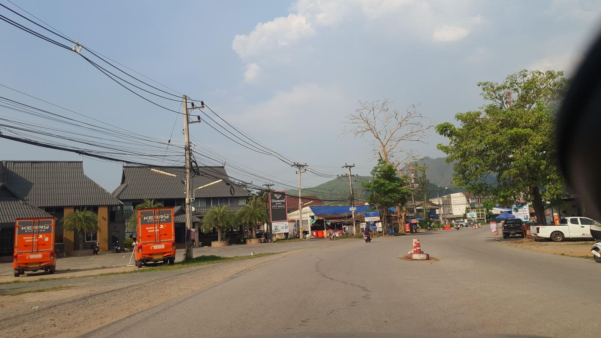 Street view near Diamond Hotel, Pai