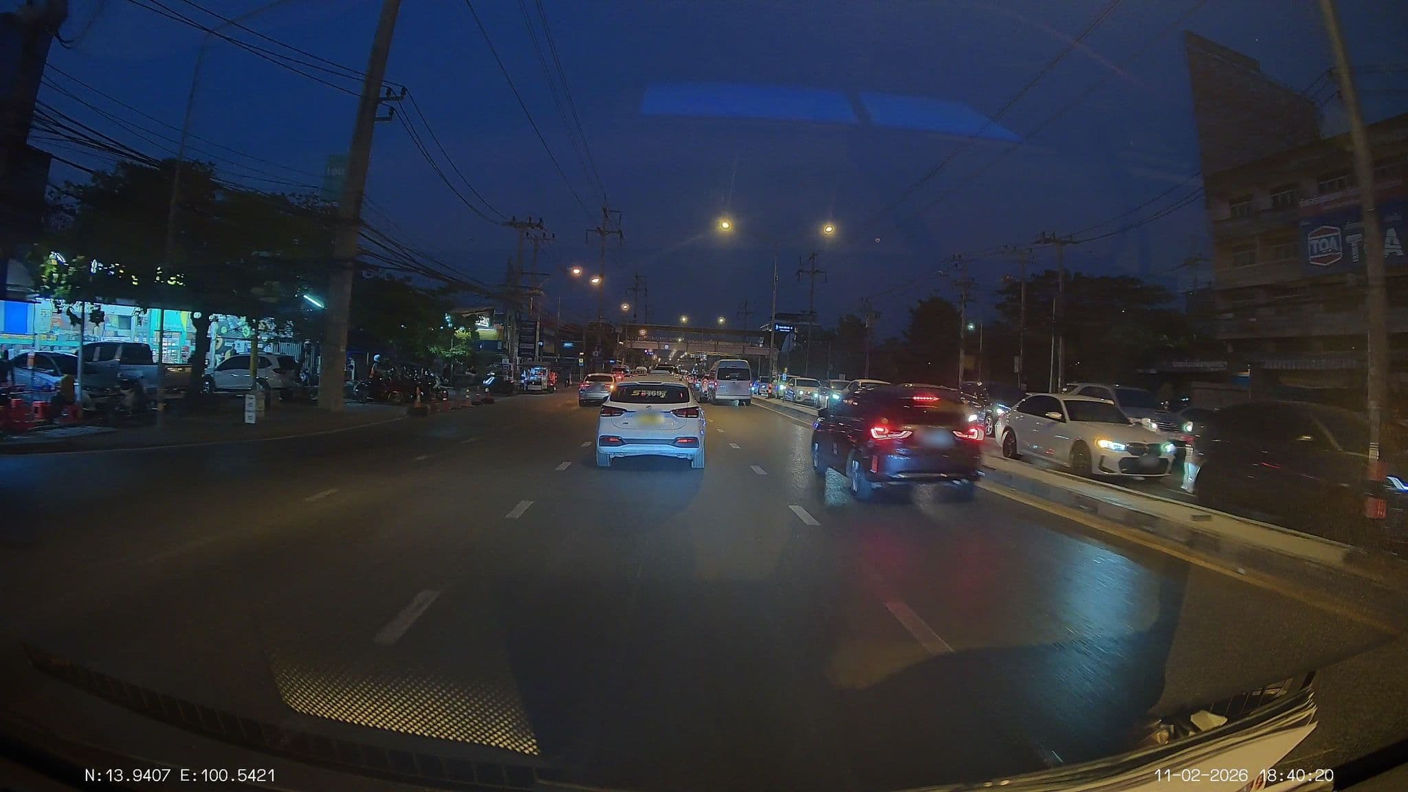 Street view near 13 Coins Hotel Tiwanon, Pak Kret — © ThailandCambodia (CC BY-SA · Mapillary)