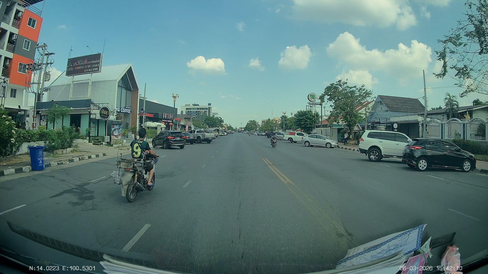 Street view near Newrich Apartment, Pathum Thani — © ThailandCambodia (CC BY-SA · Mapillary)