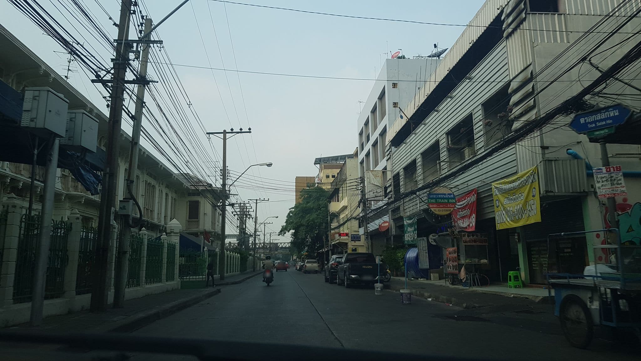 Street view near OYO 568 Art Hotel Hua Lamphong, Samphanthawong — © rariyaso (CC BY-SA · Mapillary)