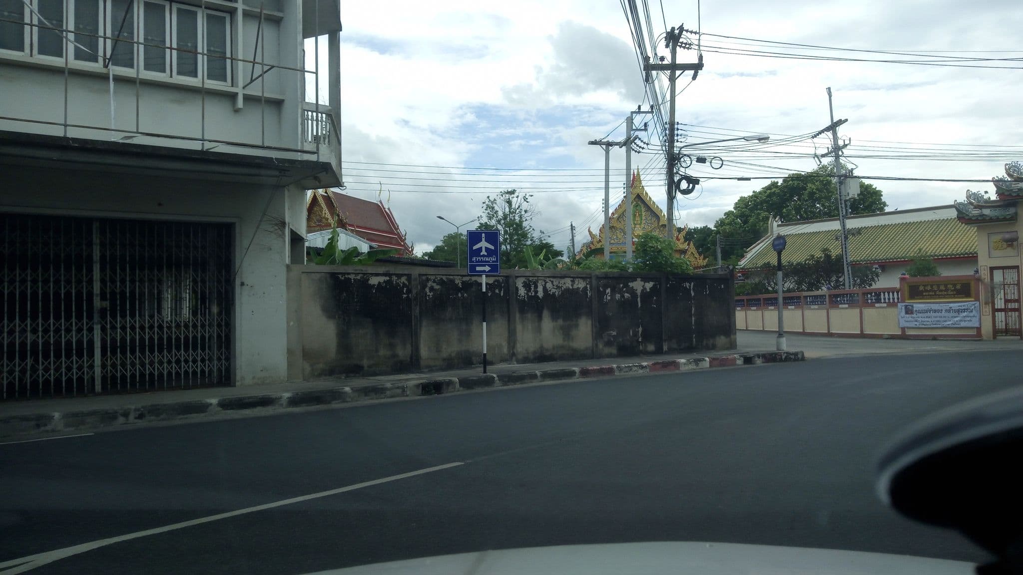 Street view near Sahakij Hotel, Phanat Nikhom — © myppmy (CC BY-SA · Mapillary)