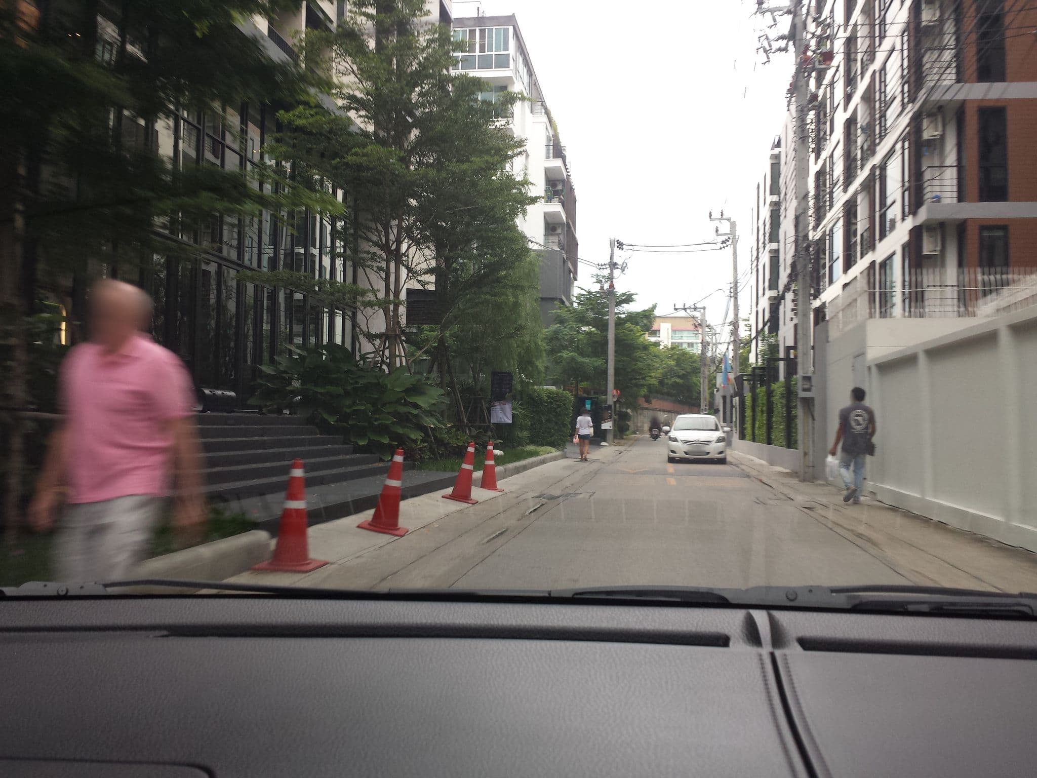 Street view near Cross Vibe Bangkok Sukhumvit, Phra Khanong — © sterylmreep (CC BY-SA · Mapillary)