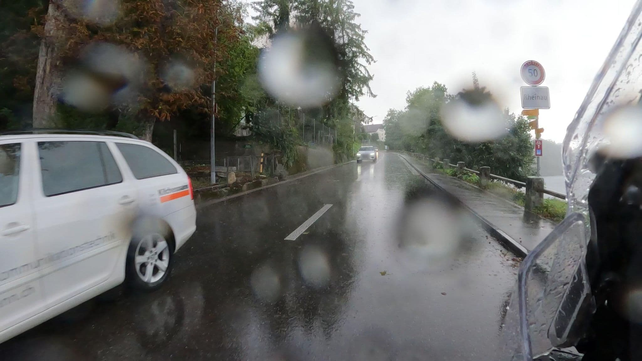 Street view near Gasthaus zum Salmen, Dachsen — © crami (CC BY-SA · Mapillary)