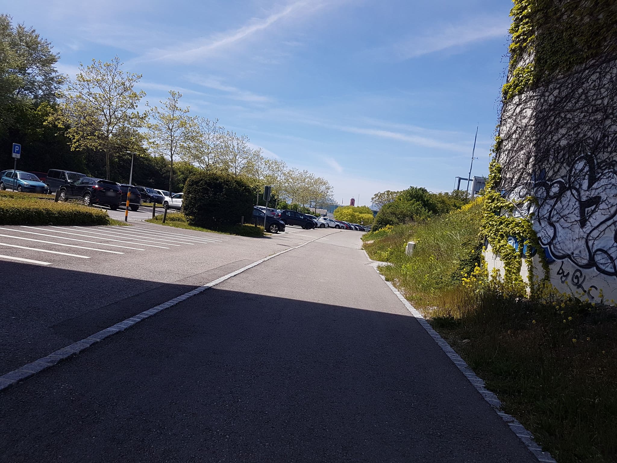 Street view near Stellplatz Nid-du-Crô, Neuchâtel — © changchun1 (CC BY-SA · Mapillary)