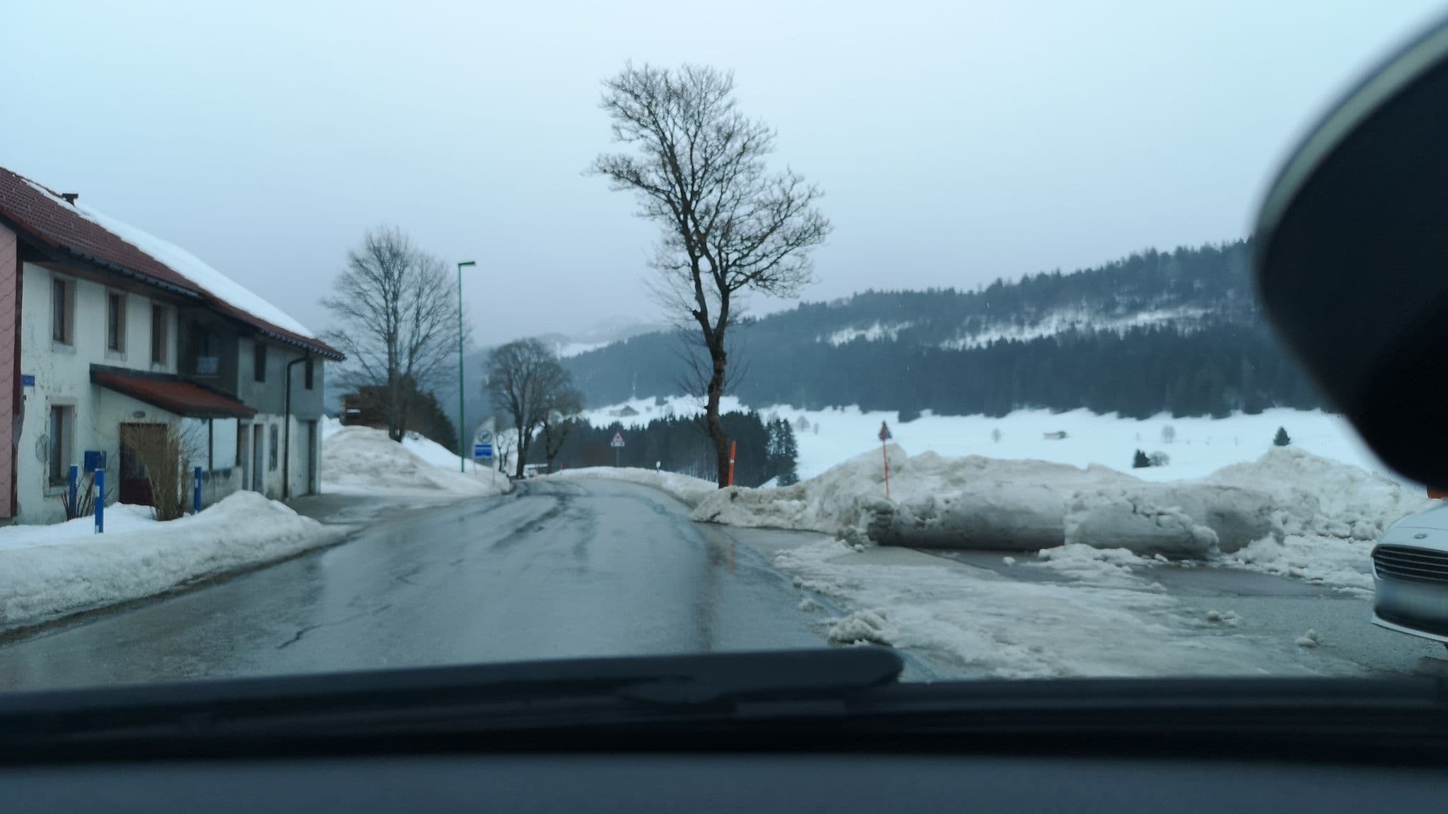 Street view near Stellplatz L'Auberson, Sainte-Croix — © globeur (CC BY-SA · Mapillary)