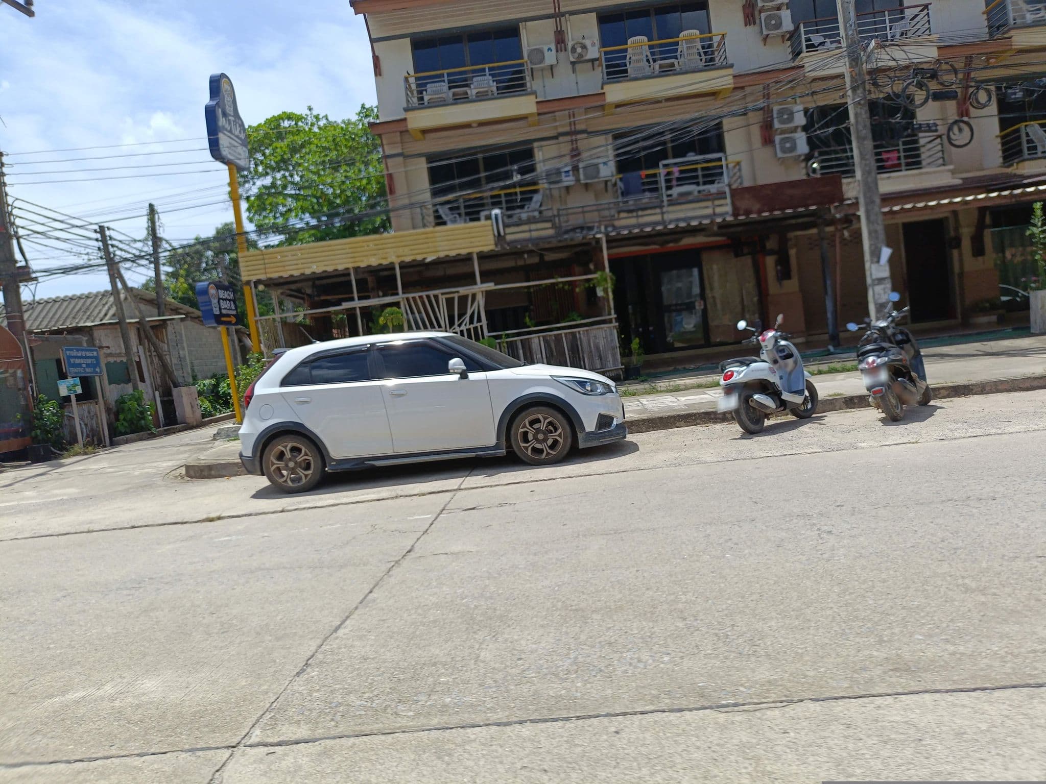 Street view near at Home, Saladan — © skillsy (CC BY-SA · Mapillary)