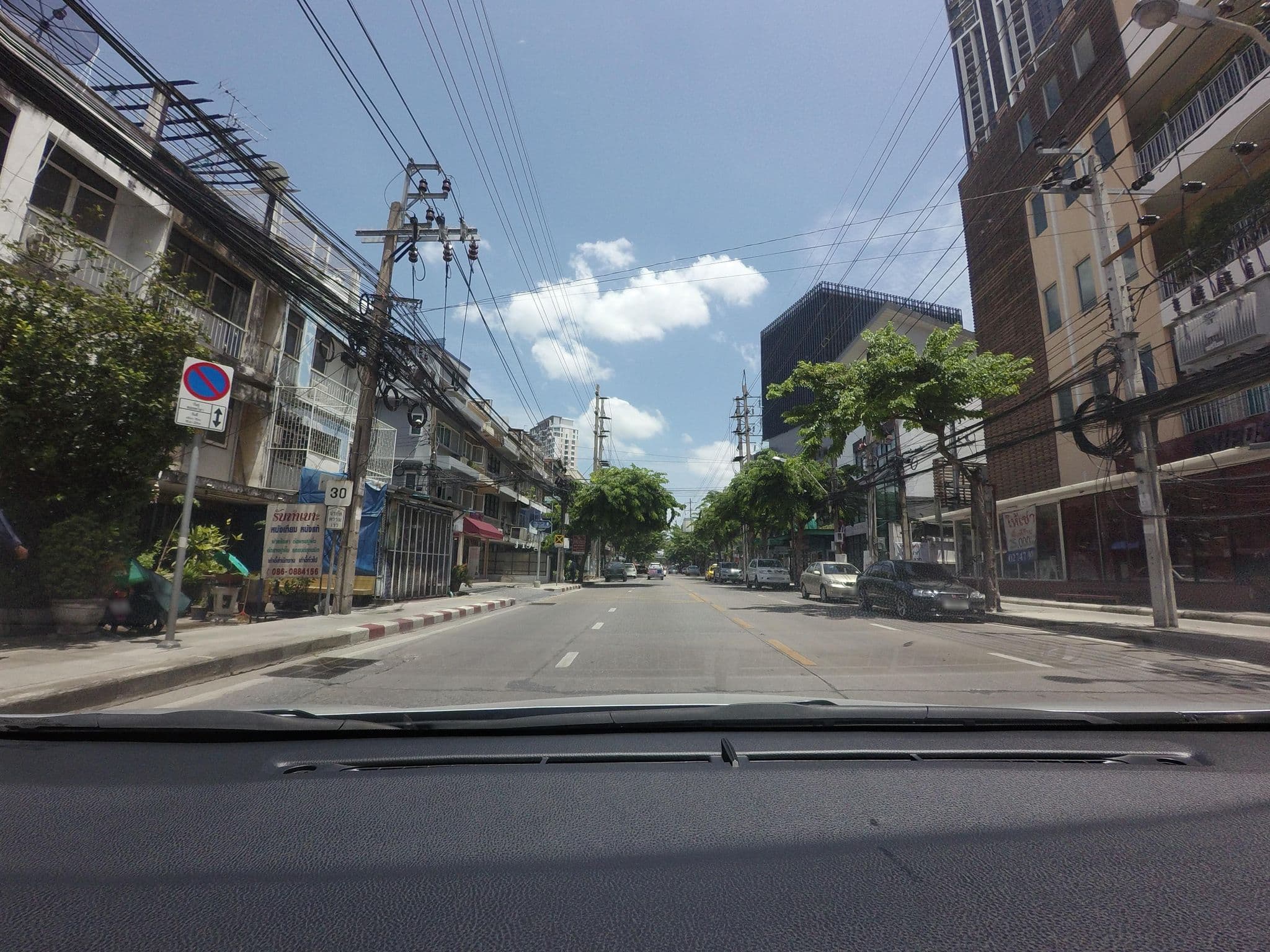 Street view near OLIVE HOTEL & RESIDENCE BANGKOK SUKHUMVIT 101/1, Phra Khanong — © mishari (CC BY-SA · Mapillary)