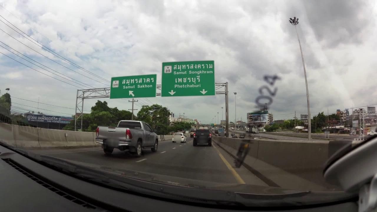 Street view near โรงแรมสาครบุรี โคซี่ (SakhonBuri Cozy Hotel), Samut Sakhon — © rariyaso (CC BY-SA · Mapillary)