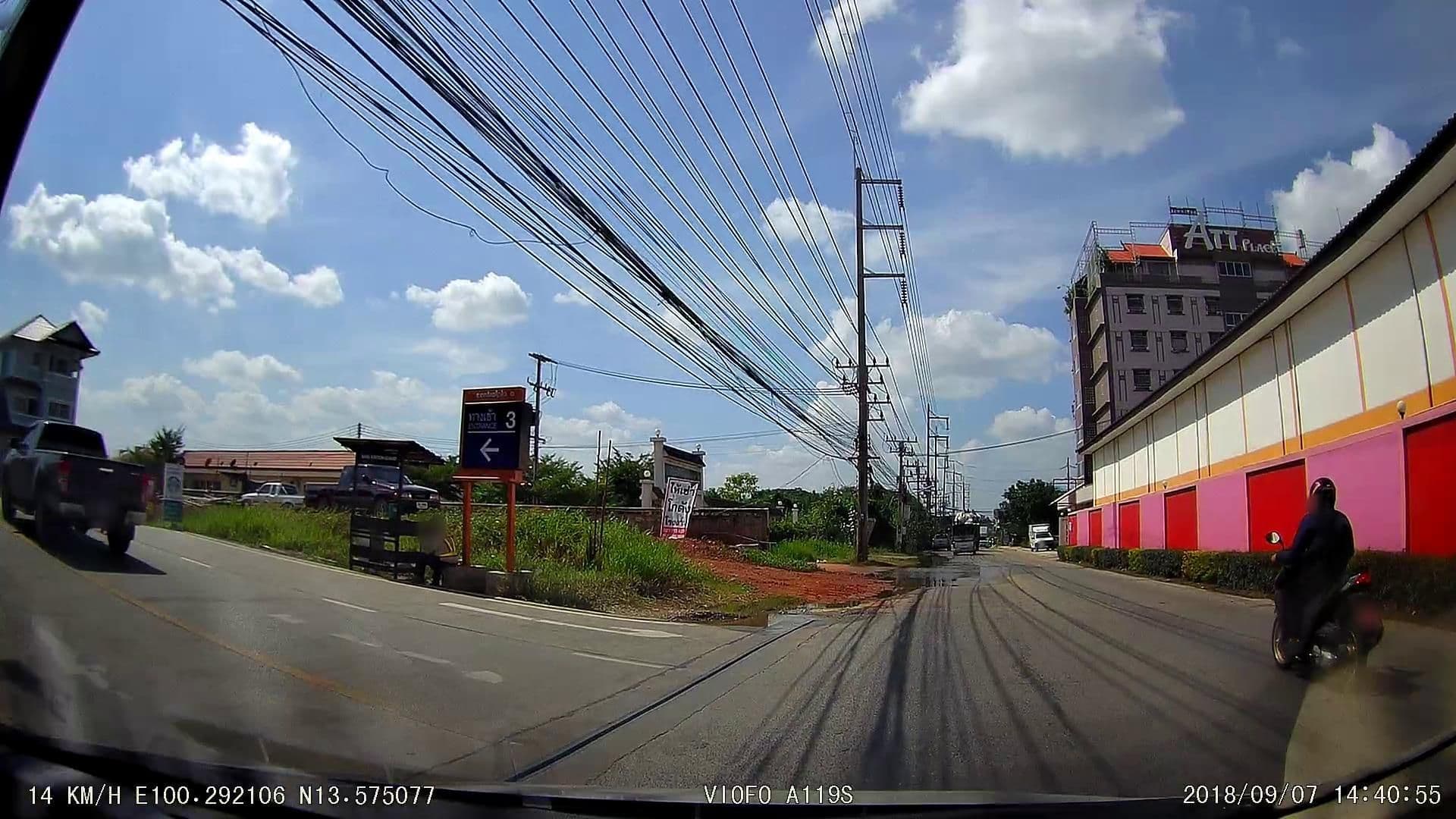 Street view near Hotel Noah's Inn, Samut Sakhon — © poramet (CC BY-SA · Mapillary)