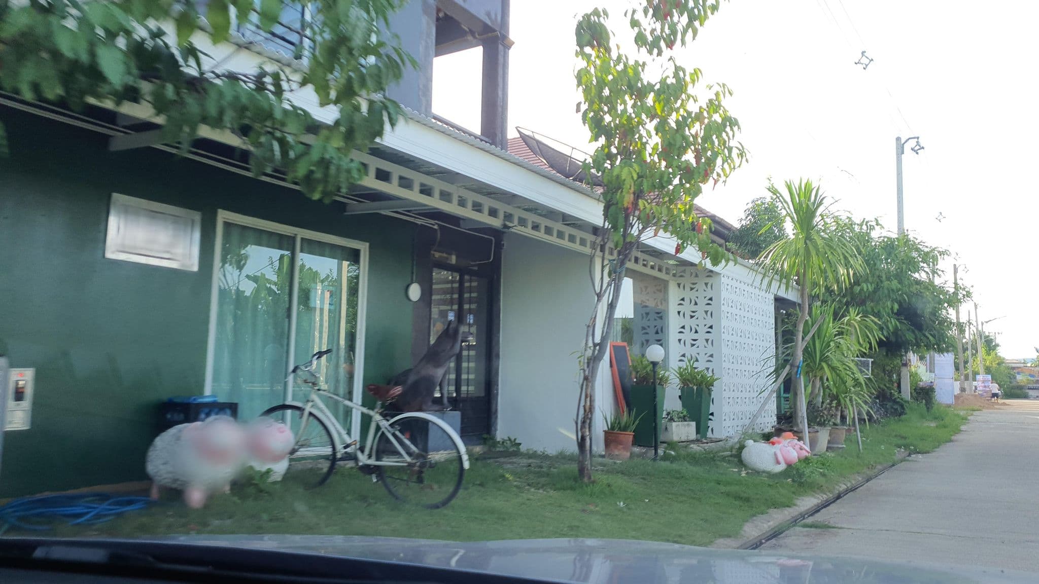 Street view near ORA HOUSE, San Kamphaeng — © jrcarlsen (CC BY-SA · Mapillary)