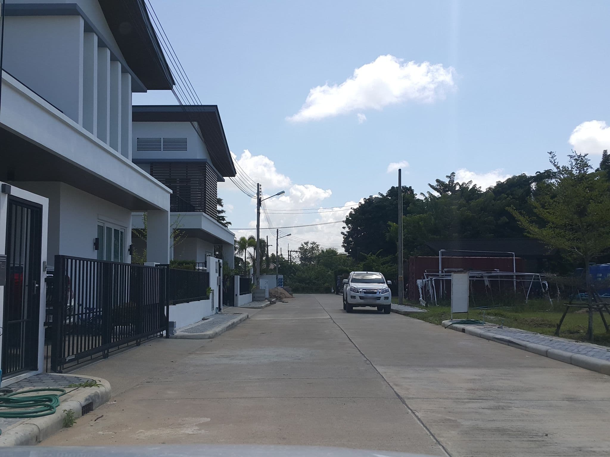 Street view near Ramidah Pool Villa CMI, San Kamphaeng — © jrcarlsen (CC BY-SA · Mapillary)