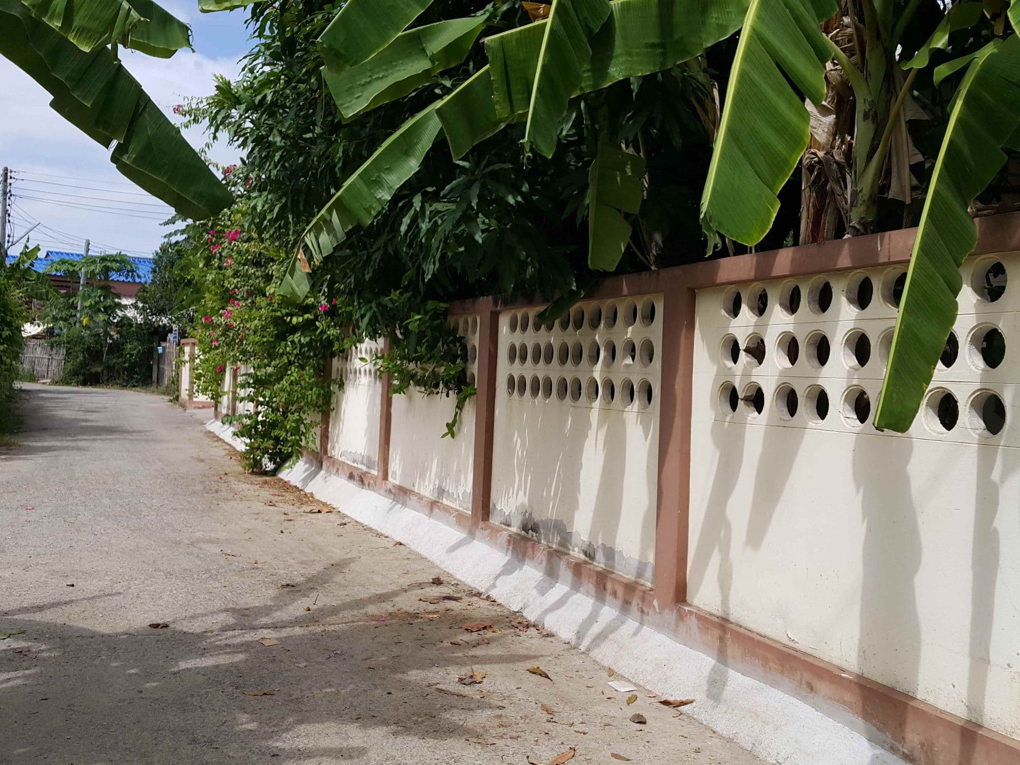 Street view near จิตราโฮม2, San Kamphaeng — © jrcarlsen (CC BY-SA · Mapillary)
