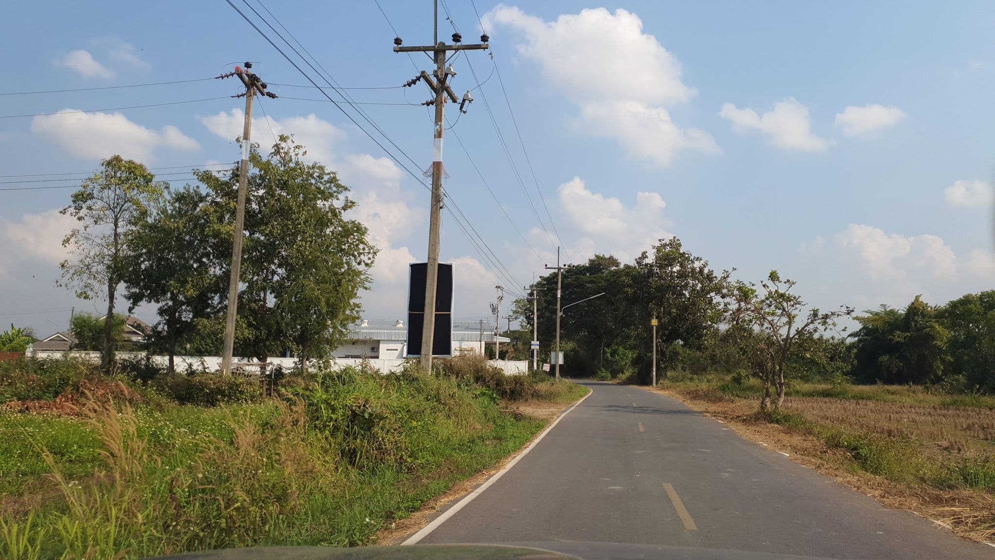 Street view near Baan Suan Hill Lodge, San Pa Tong — © jrcarlsen (CC BY-SA · Mapillary)