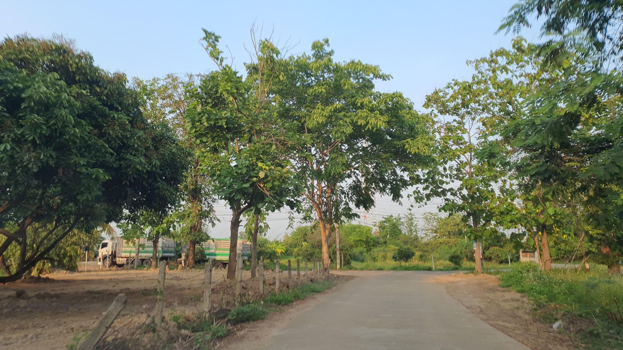 Street view near SaSi PoolVilla ChiangMai, Hang Dong — © jrcarlsen (CC BY-SA · Mapillary)