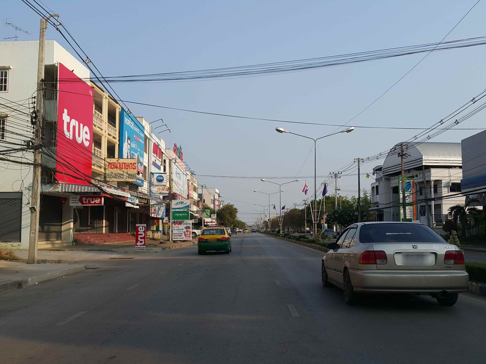 Street view near Wattanakham Apartment : วัฒนคาม อพาร์ตเมนท์, Sawankhalok — © jrcarlsen (CC BY-SA · Mapillary)
