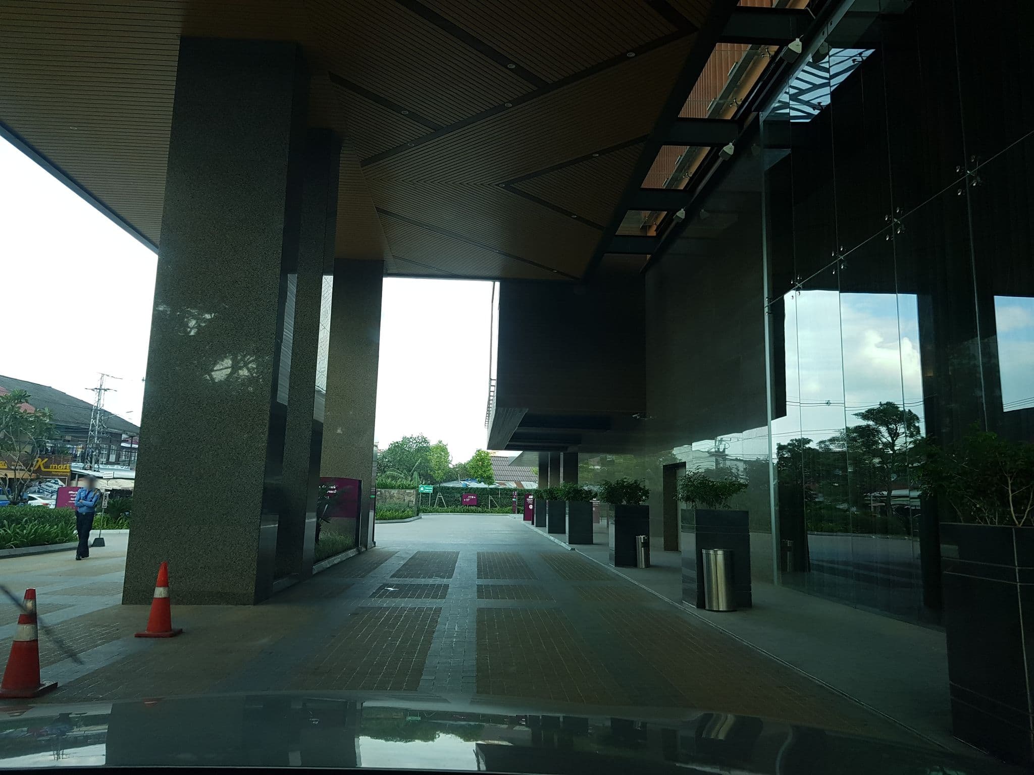 Street view near Crowne Plaza Vientiane by IHG, Si Chiang Mai — © mimivte (CC BY-SA · Mapillary)