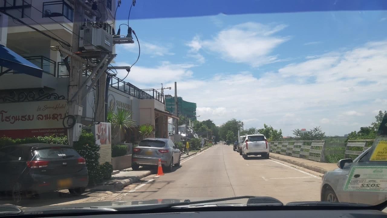 Street view near La Seine Boutique Hotel Vientiane, Si Chiang Mai — © somsanit (CC BY-SA · Mapillary)