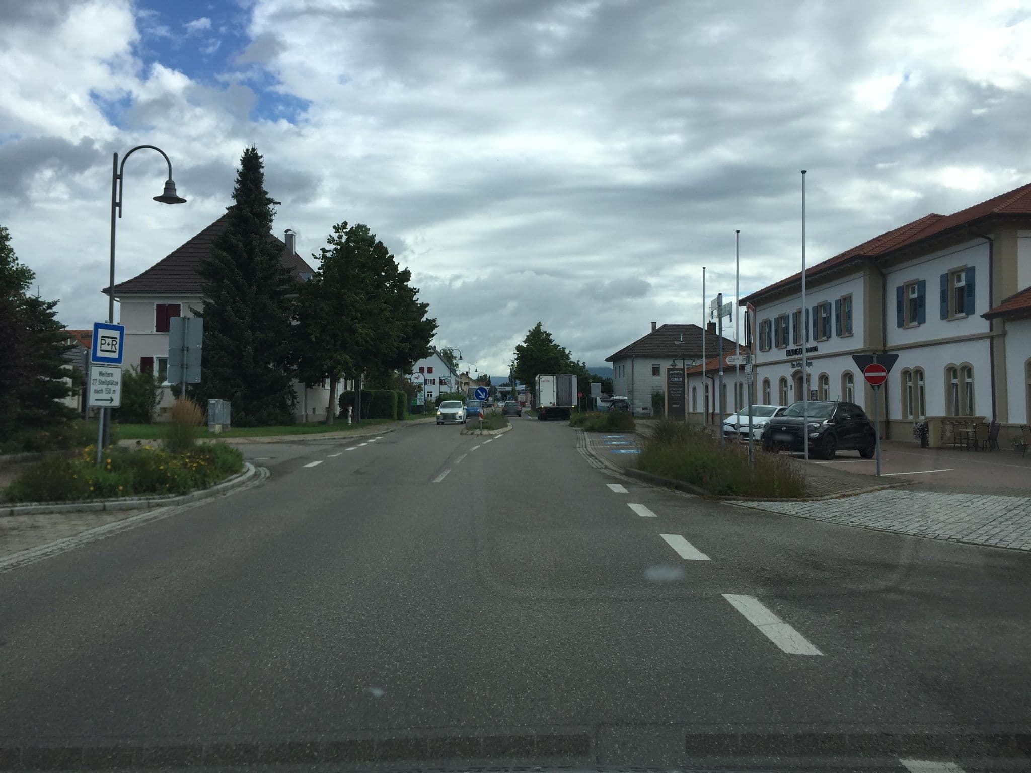 Street view near Hotel Bahnhof-Erzingen, Wilchingen — © xanu (CC BY-SA · Mapillary)
