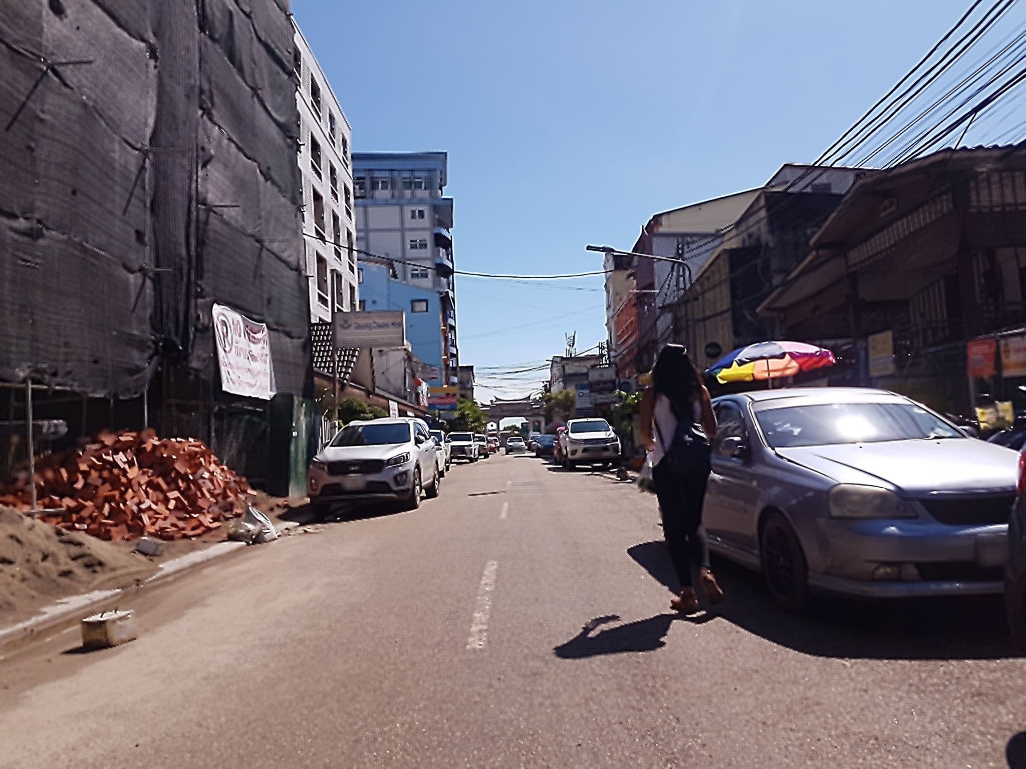 Street view near Mintra Hotel, Si Chiang Mai — © mbethke (CC BY-SA · Mapillary)